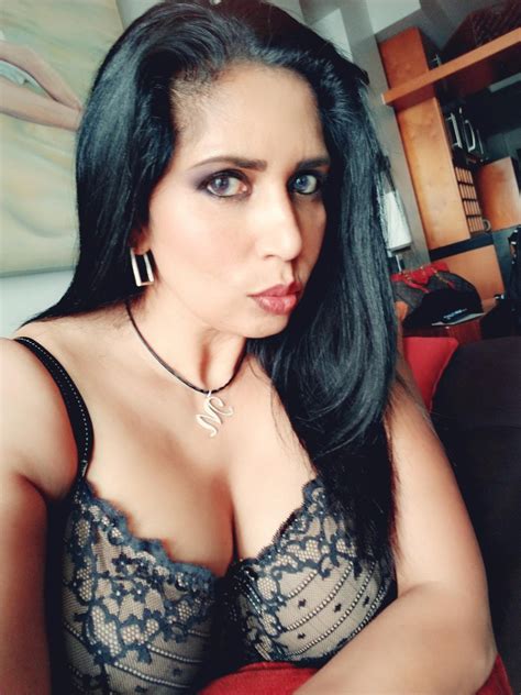 Busty Indian Milf Hottie Mini Richard Shows Her Tits For You The