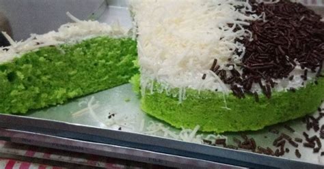 Berikut ini beberapa resep bolu kukus pandan sprite sederhana dengan berbagai motif seperti motif pelangi lembut maupun bolu kukus mekar merekah. Resep Bolu pandan kukus simpel oleh Lela Lampung - Cookpad