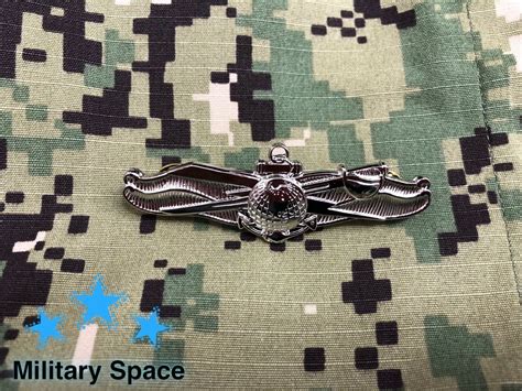 Mini Original Us Navy Information Warfare Specialist Eiws Insignia Pin
