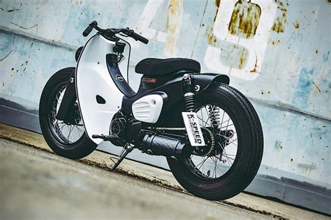 The honda super cub was the right bike at the right time, and now it's back in a thoroughly modern version, the right bike for the way we ride today. Honda Super Cup Custom © k-speed - Hey cars | มอเตอร์ไซค์ ...
