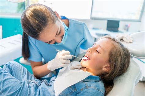 what s the difference between an orthodontist and a dentist