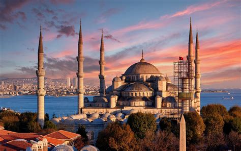 Bars, pubs, nightclubs, and discos are plentiful, and there are countless restaurants offering turkish cuisine with all its local varieties, not to mention, among others. Download wallpapers Sultan Ahmed Mosque, Blue Mosque ...