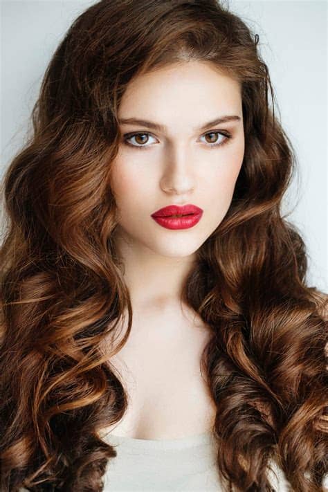 It looks best on neutral, olive, and darker skin tones. Auburn Hair Color Ideas to Try | All Things Hair US