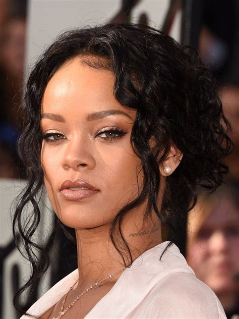 Rihanna The Best Makeup On The Mtv Movie Awards Red Carpet Rihanna