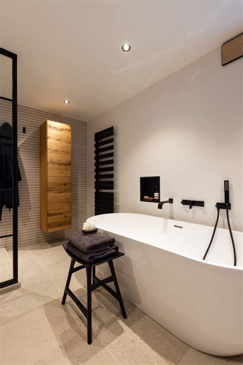 Binnenkijker Strakke Badkamer Met Wit Hout En Zwart Steylaerts