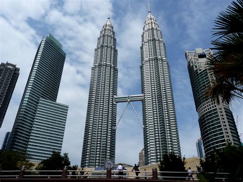 Malaysia is the only country in the world that has territory on both the mainland of asia and the malay archipelago that consists of over 25,000 islands. Malaysia Facts for Kids
