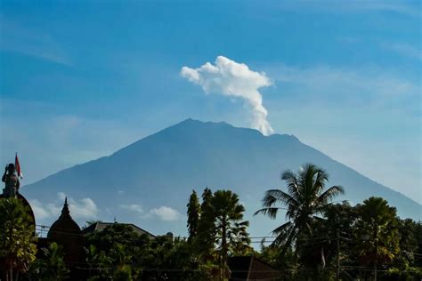 bali s mt agung erupts airport remains open