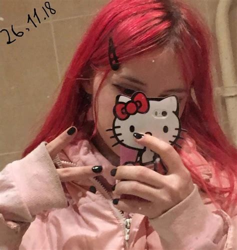 𝖆𝖑𝖑𝖈𝖚𝖙𝖊𝖌𝖎𝖗𝖑𝖘𝖍𝖊𝖗𝖊 hello kitty grunge girl bad girl aesthetic