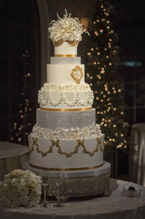 Classic Christmas Wedding Inspiration Gorgeous Wedding Cake Featuring