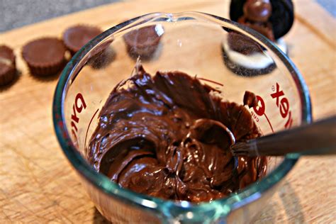 Leave decorated cookies on a rack until the chocolate is dry and set; The Wife of a Dairyman ~ Churned in Cali: Oreo Turkey Treats
