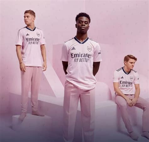 First Pictures Arsenal Unveil Bold New Pink Third Kit Featuring 1940s