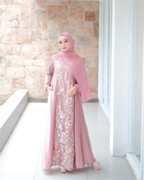 Kamu hanya perlu menggunakan baju yang bisa membuatmu nyaman. 15+ Trend Terbaru Model Baju Kondangan Hijab 2019 - Jalen Blogs