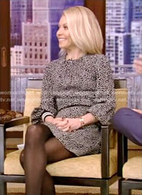 Celebrity Legs And Feet In Tights Kelly Ripa S Legs And Feet In Tights 7