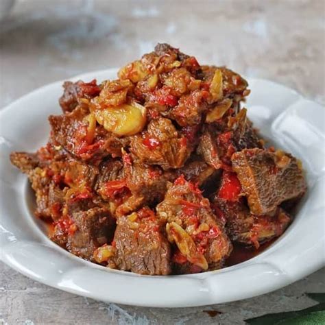 Tambahkan daun jeruk,daun salam, serai, lengkuas, dan jahe. Resep Oseng Mercon Jogja Asli : Bumbu & Cara Membuat Oseng ...