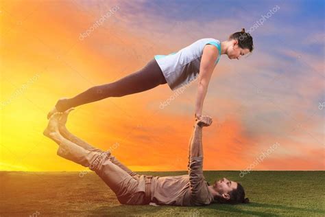 The Two People Doing Yoga Exercises — Stock Photo
