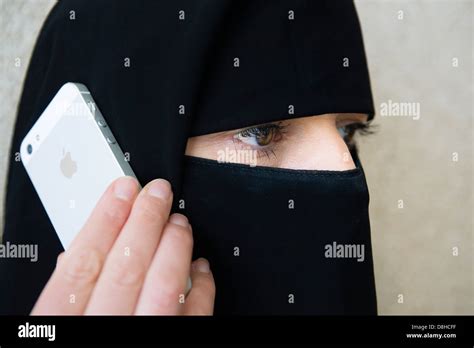 Niqab Stockfotos Und Bilder Kaufen Alamy
