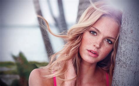 Bakgrundsbilder ansikte kvinnor modell porträtt blond långt hår röd gröna ögon