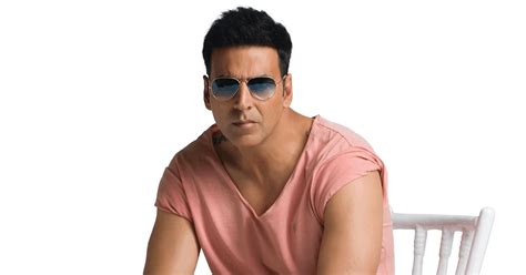 When Akshay Kumar Was Left Bleeding After A Fan Cut His Hand With A