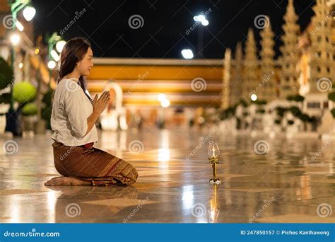 Portrait Asian Woman To Paying Respect To Buddha Statue At Wat Suthat Thepwararam Stock Image