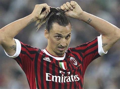 Zlatan ibrahimovic returned to milan (ac milan) on a free transfer after a successful season with la galaxy in the mls. 밀란 구단주 "즐라탄, 머리 깎아!" | Goal.com