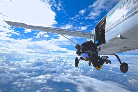 See more of tandem on facebook. Everything You Need To Know About Tandem Skydiving | GoRaise