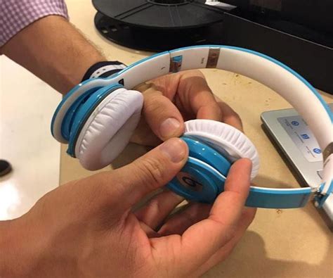 How To Repair A Pair Of Beats By Dr Dre Headphones With A Broken