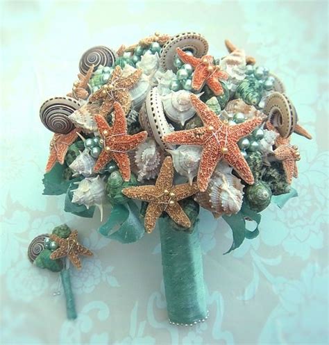 Rose bouquet with chalkboard sign image via shutterstock. 20 Beach wedding bouquet ideas - Seashells and flowers