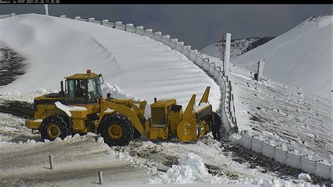Video Snow Buries Hawaiʻi Summits
