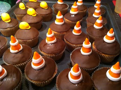 Ostern kuchen ostern rezepte zupfkuchen muffins langnese spiegeleier russischer zupfkuchen kleiner kuchen streusel panna cotta. Muffin kindergeburtstag Baustelle | Lebensmittel essen ...