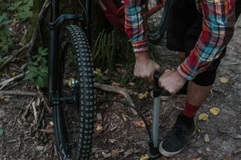 How To Pump Up A Bike Tyre And The Differences In Valve Types