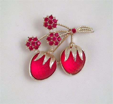 Sarah Coventry Strawberry Festival Brooch Molded Red Glass