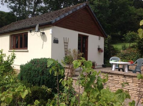 Ty Twt Holiday Cottage In West Wales Has Terrace And Housekeeping