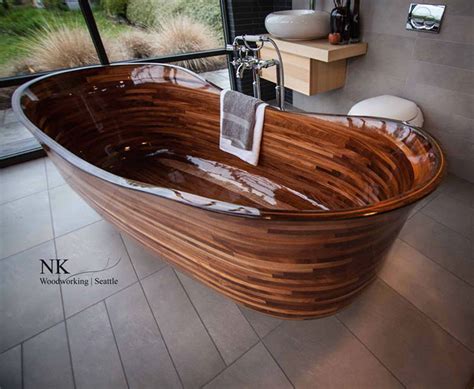 Una nuova idea di vasca da bagno. Artigiano crea meravigliose vasche da bagno in legno ...