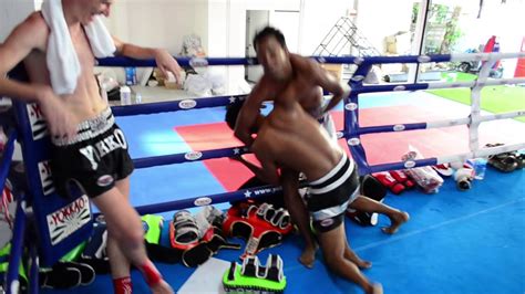 muay thai camp clinching singdam kiatmoo9 at yokkao training center bangkok yokkaoboxing youtube