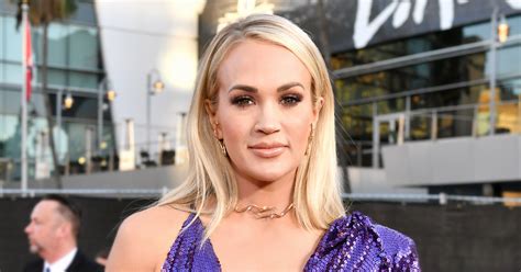 Carrie Underwood Wore Blonde Hair Extensions Acm Awards