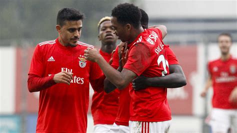 Sport lisboa e benfica b. Benfica B goleia Académico de Viseu na estreia de Renato ...