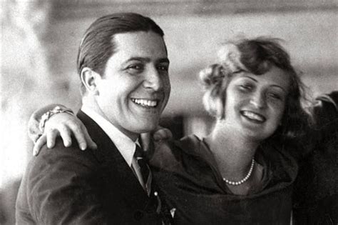 Esta es la foto principal de carlos gardel en dicelacancion.com. Carlos Gardel