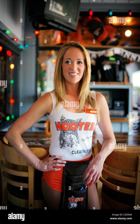 Hooters Waitress Images Telegraph