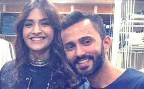 Sonam Kapoor And Boyfriend Anand Ahuja Get Cozy At A Nightclub