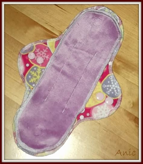 Spray a thin, even layer on menstrual pads. Anything handmade....: DIY Cloth Pad 13