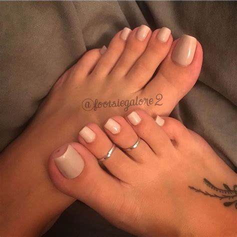 Pin By Alexandre Kalango On Pezinhos Femininos Feet Nails Pretty Toe