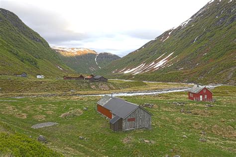 The coordinates are for a point in the area. Knuts fotoblogg: Tilbake til Runde Del 2.