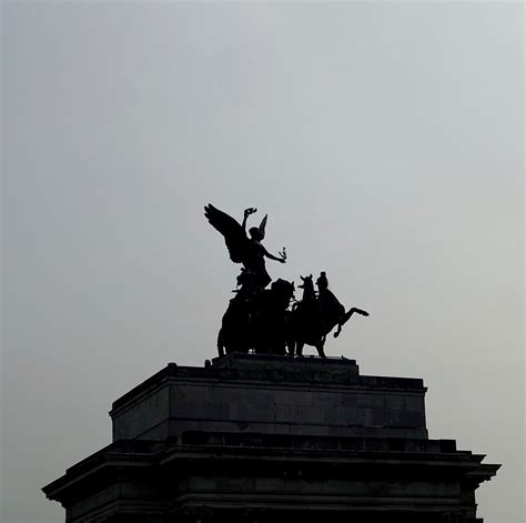 gambar bayangan hitam monumen patung tengara london seni candi lengkungan marmer