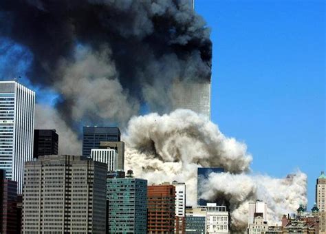 Los edificios parecen inclinarse, las ventanas y los santuarios derrumbados explican parte de lo sucedió el 11 de. 11-S: A 17 años del dolor y tragedia que dejó el atentado ...