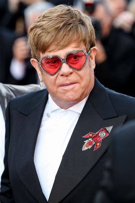 He has sold over 200 million records, making him one of the most successful artists of all time. Elton John durch Auftritt von Unschulds-Häftling "zu ...