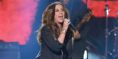 alanis morissette allegedly robbed of £1 6 million worth of jewellery from her home in california