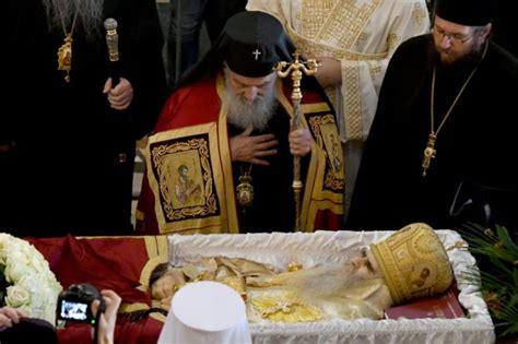 Thousands Attend Serbian Patriarchs Funeral Coronavirus Victim Ibtimes