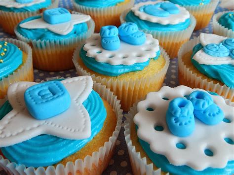 Gender reveal parties are pretty awesome too but baby shower desserts tend to be the thing many people look forward to. Dessertlandia: Almond baby shower cupcakes :)