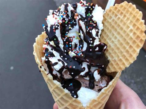 Eisdiele Eiswaffel Wundertüte große bis zu 5 Kugeln Kalorien