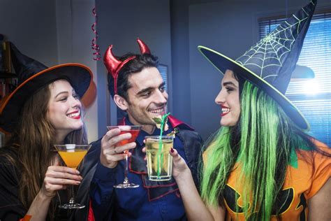 6 Easy Halloween Party Games For Adults